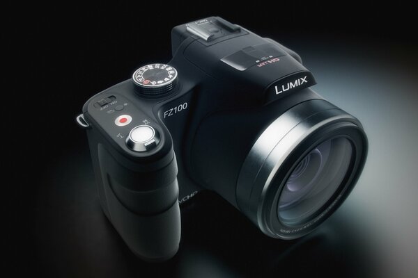 Aparat Panasonic Lumix. Plan średni