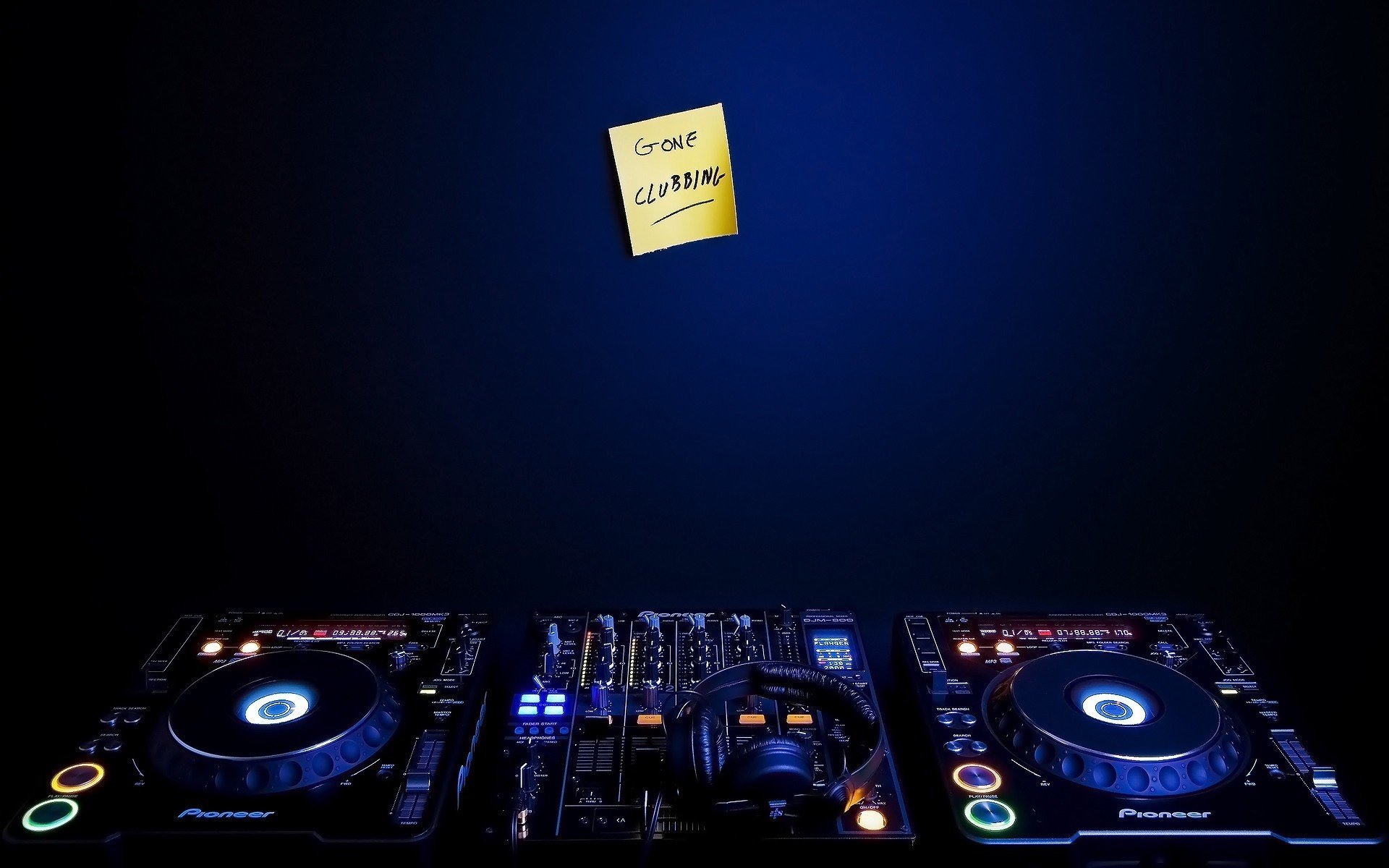 dj pilot płyta winylowa nuta muzyka sprzęt radiowy