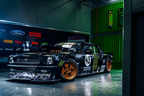 Stylowy Ford Mustang Tuning od Monster