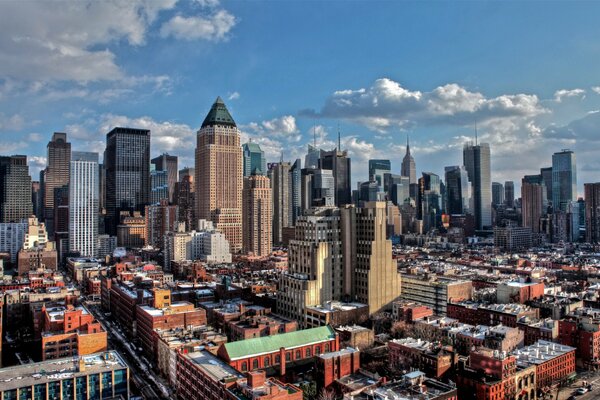 Manhattan w słoneczny dzień