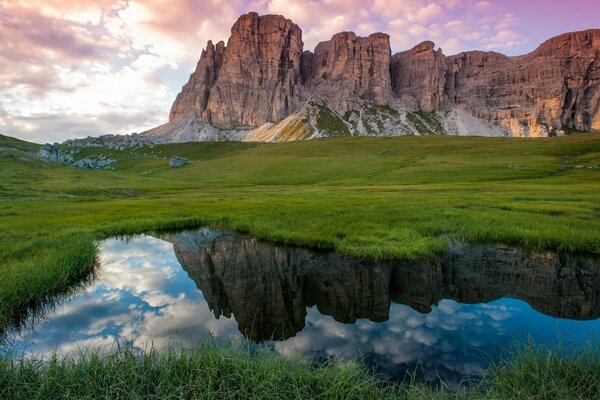 Odbicie nieba w jeziorze